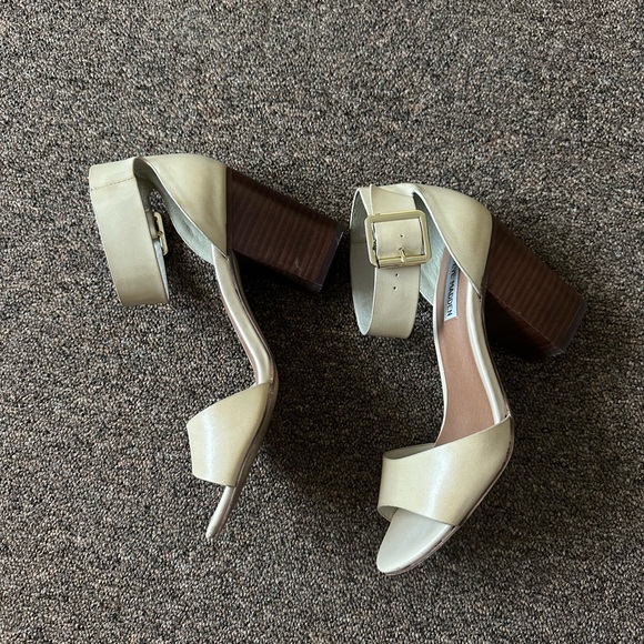 Steve Madden Tan Heels - Picture 2 of 4